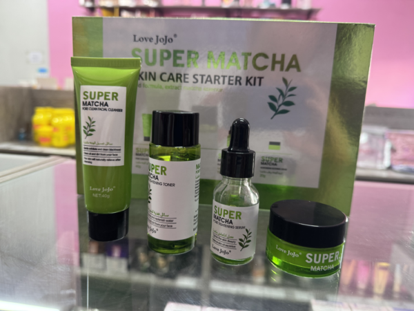 Love JoJo Super Matcha Skin Care Starter Kit. Purificación profunda y control de poros para una textura lisa y sin brillo.