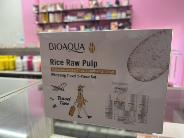 Rice Raw Pulp Whitening Travel 5-Piece Set. Aclarante intensivo y unificador del tono para eliminar la opacidad y las manchas